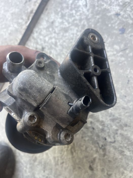 Хидравлична помпа бмв ф01 ф02 730д помпа bmw f01 f02 730d хидравлика