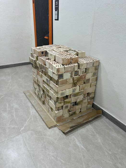 Продоется кирпичи