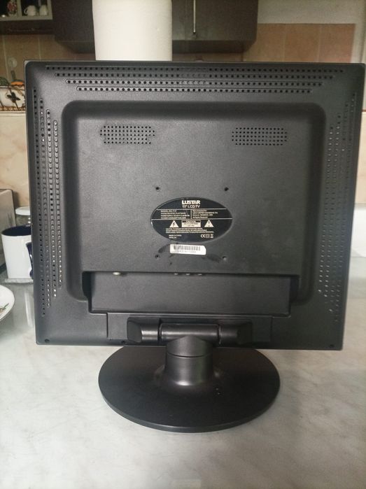 Vand TV 15 inch impecabil marca Lustar - functioneaza la 12v si 220v