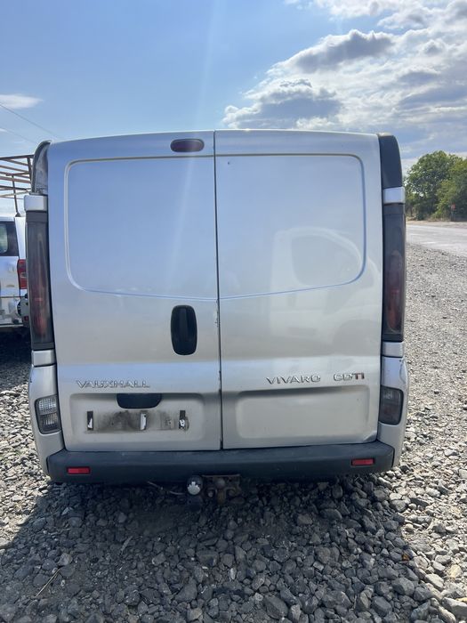 Opel Vivaro  2.5dci 2006г НА ЧАСТИ