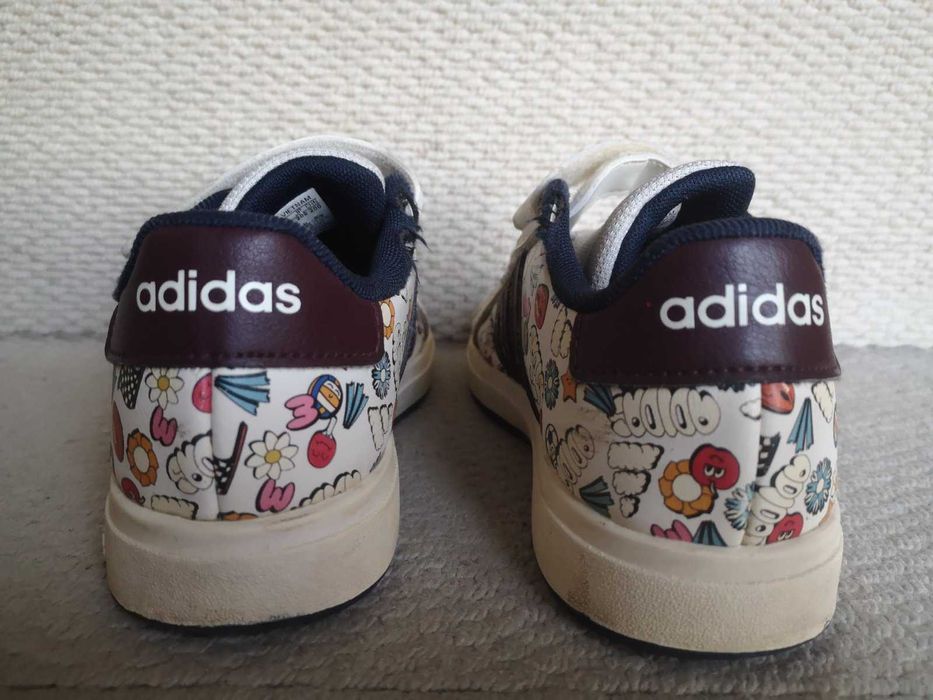 Маратонки адидас, номер 33