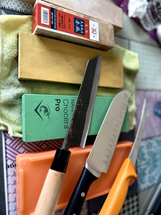 Servicii profesionale de ascuțire cuțite pe pietre de apă japoneze