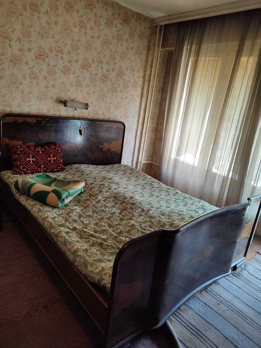 Старинна метална спалня с пружини