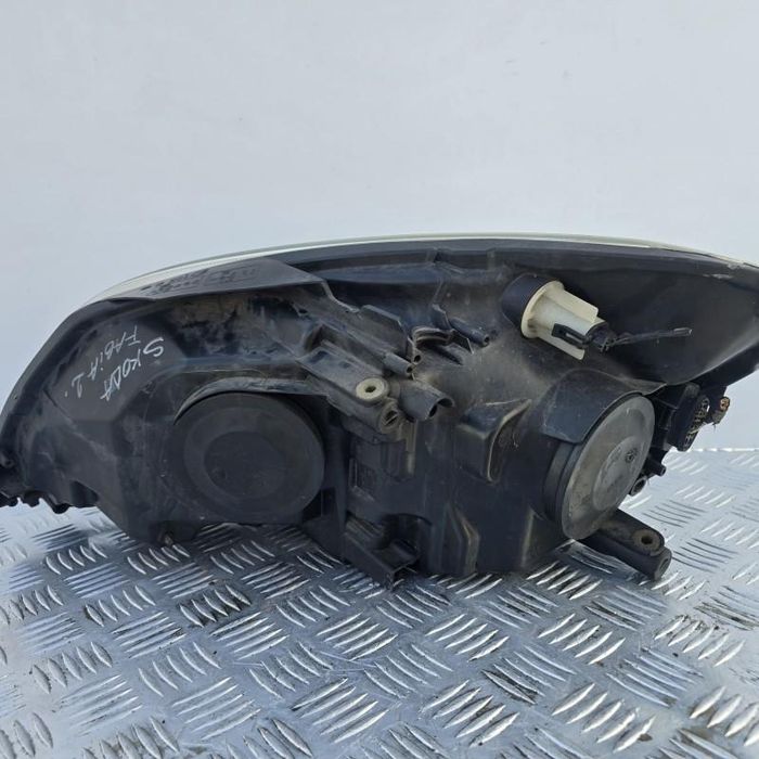 Far dreapta lupa H7 Skoda Roomster