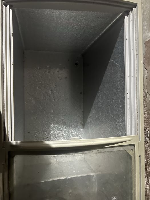 Морозильник почти новый