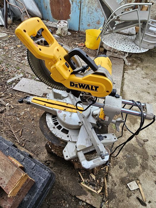 Circular dewalt DWS727