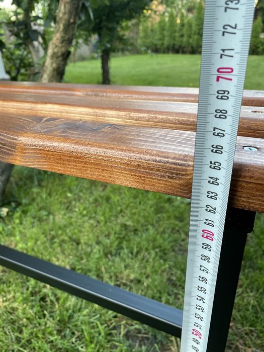 Пейка с метална основа и дърво