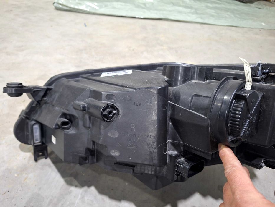 Десен фар Сеат атека