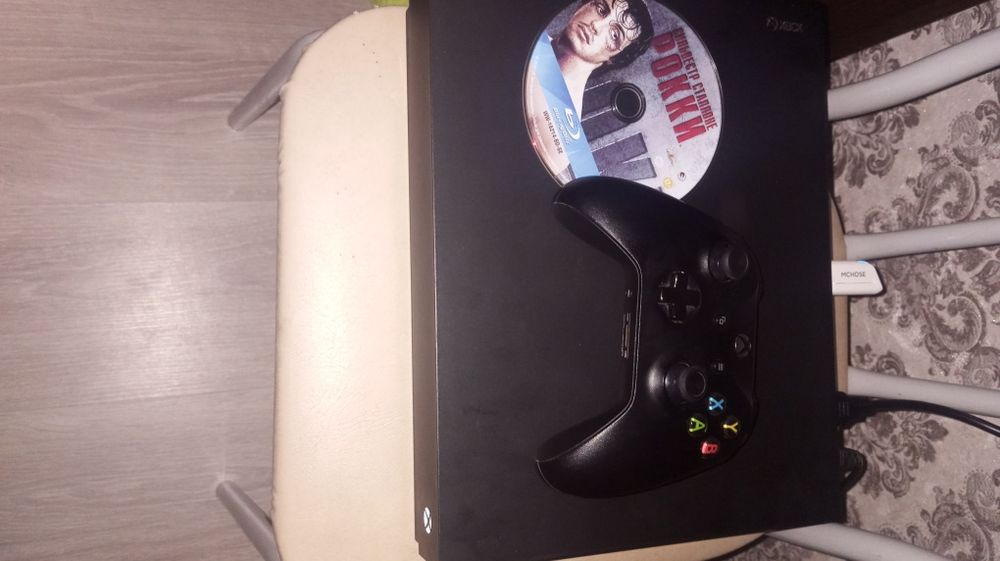 Продам икс бокс Xbox one x