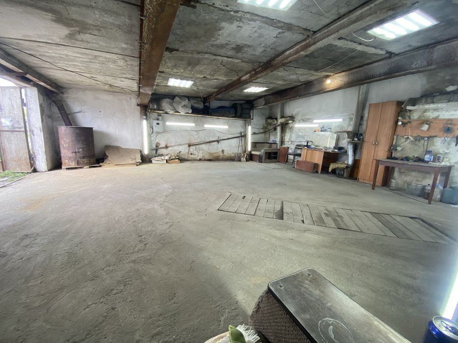 Просторный гараж