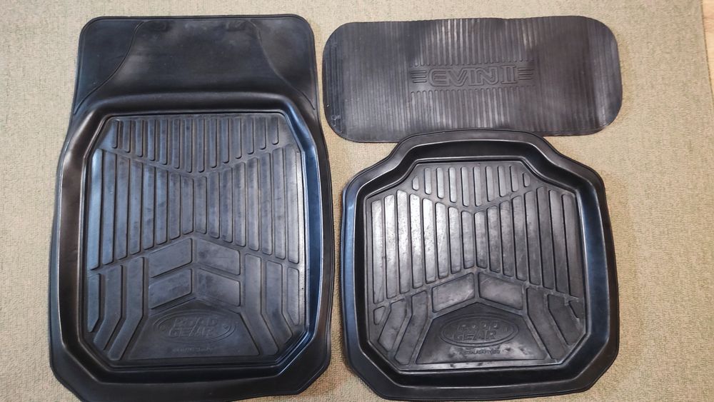 Коврики автомобильные универсальные