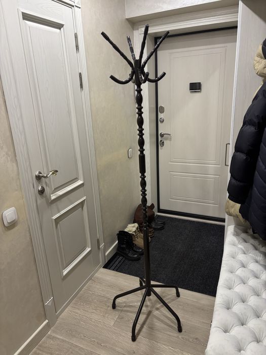 Напольная вешалка