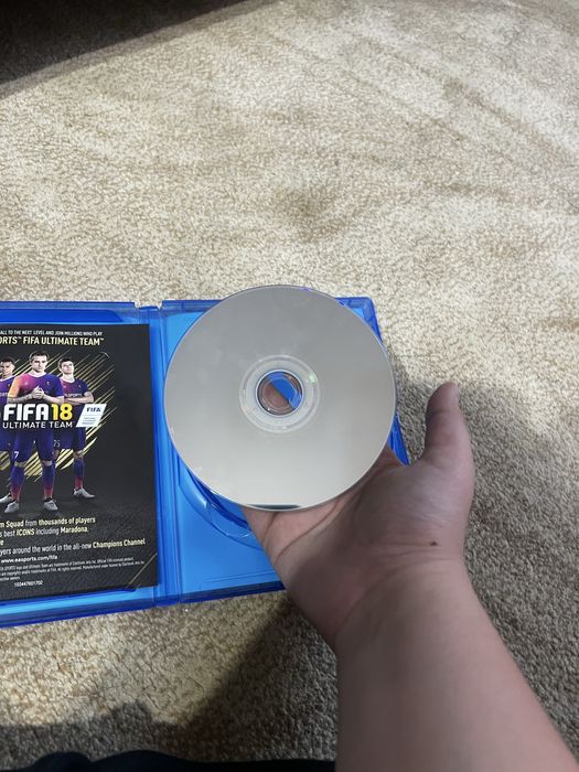 Диск на ps4 fifa18