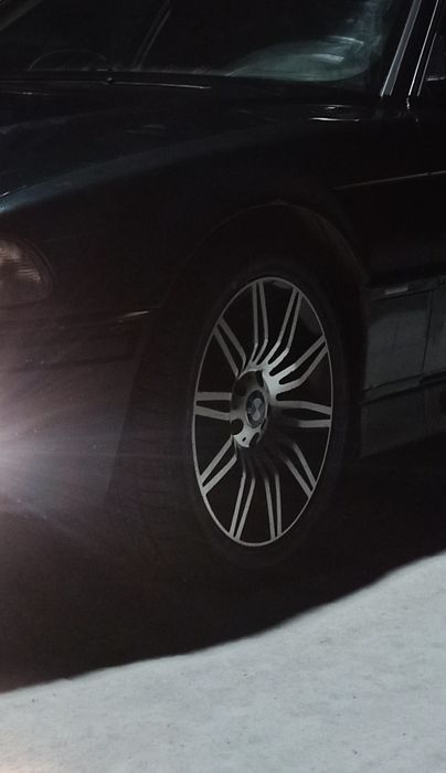 Диски БМВ R18 с зимней резиной