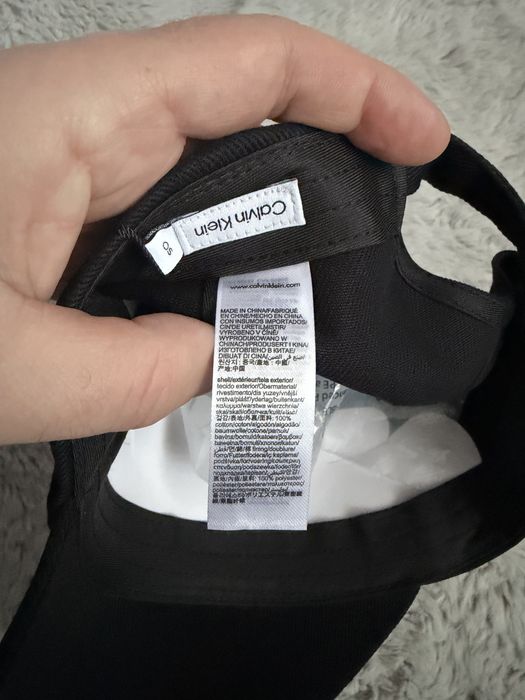 Calvin Klein sapca unisex neagra cu logo mic metalic noua originala