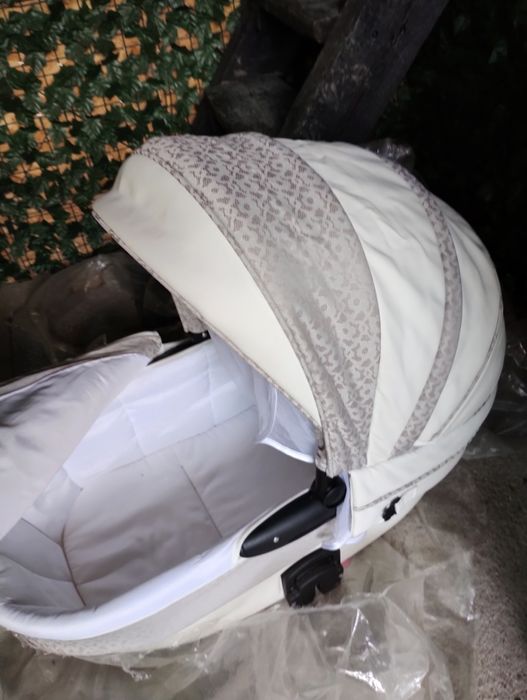 Продавам бебешка количка