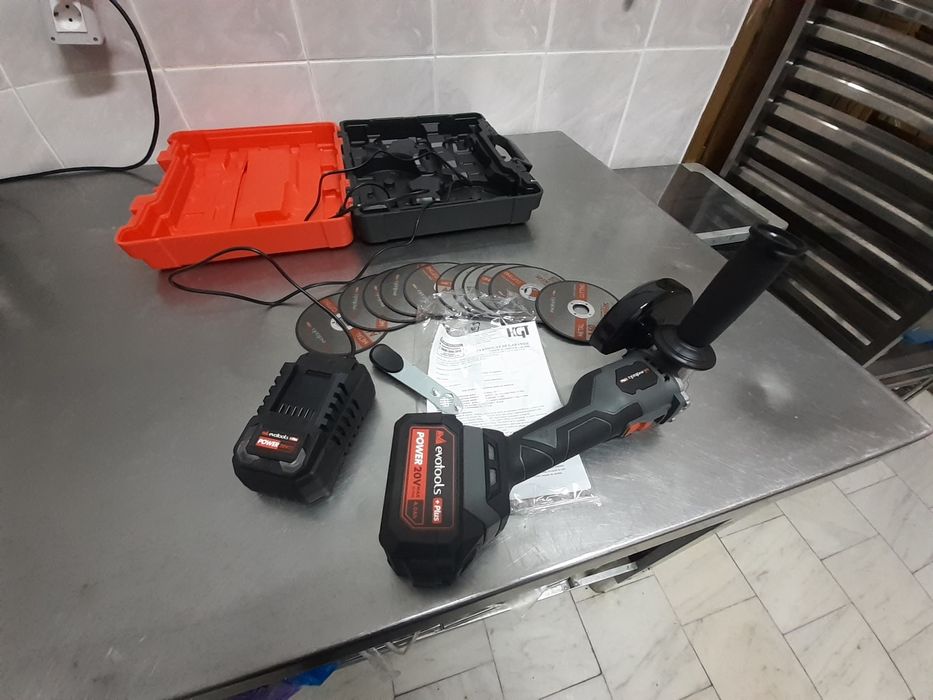 Polizor unghiular Evotools cu acumulator si variator de turatie