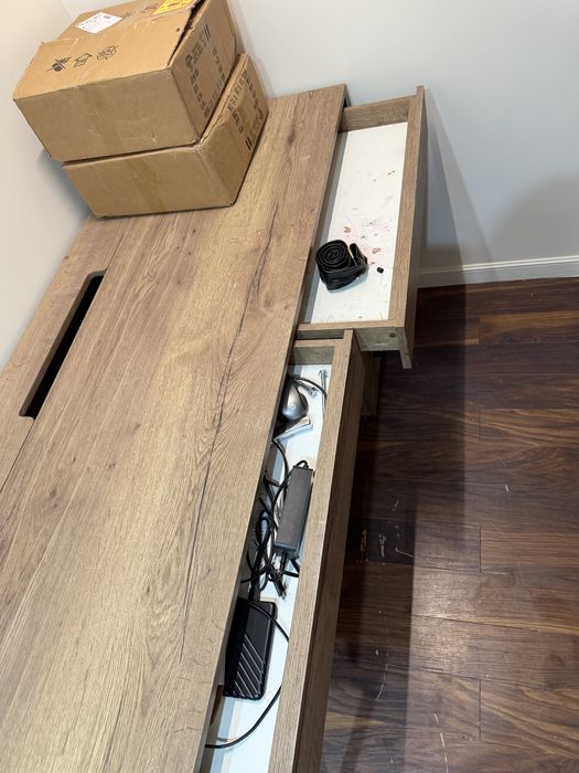 Рабочи стол с тумбой