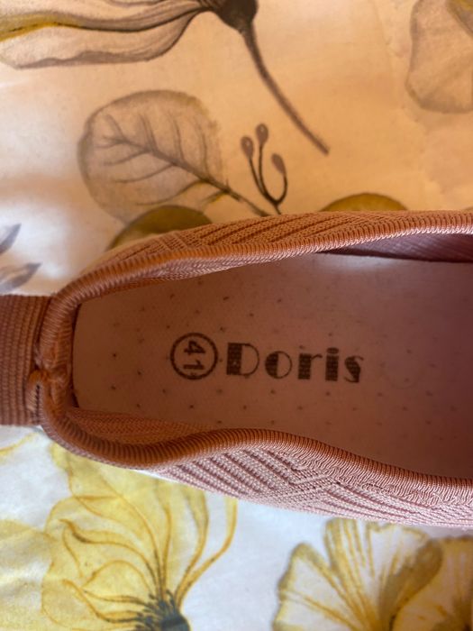 Обувки в цвят пепел от рози