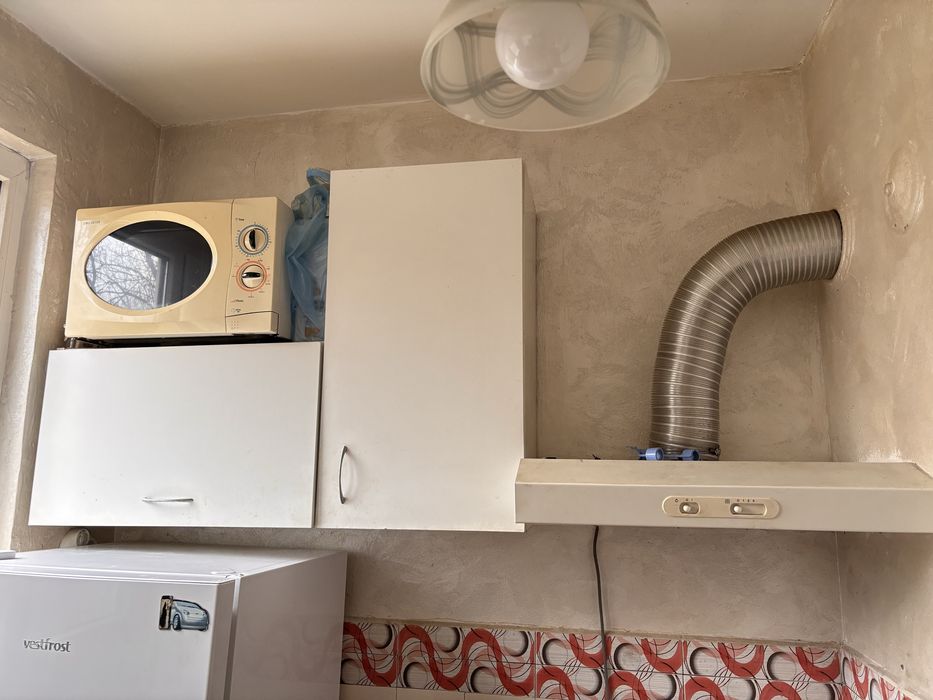 Кухненско обзавеждане / кухненски шкафове / печка и абсорбатор