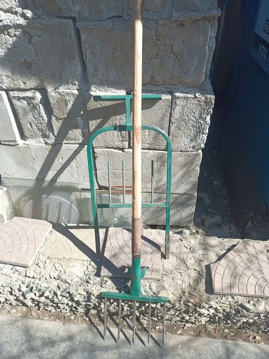 Лопата для перекопки огородов.