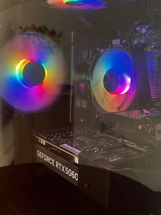 Lenovo LOQ Ryzen 7 8745HX / RTX 5060 / 1TB / Win 11 Pro / Ca nou