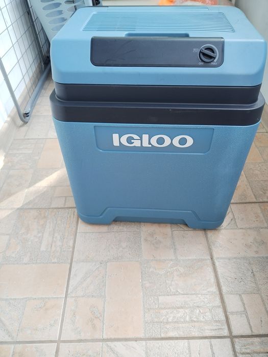 Хладилна чанта 12 и 220 волта IGLOO