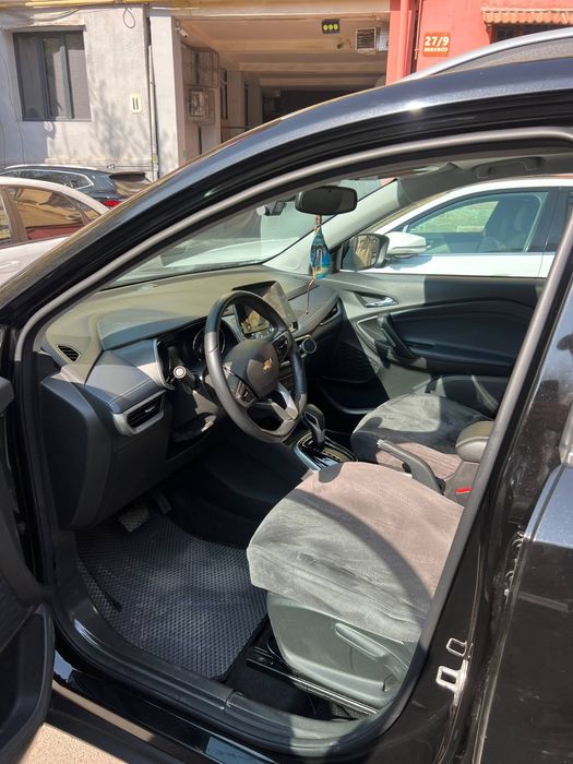 Сотилади автомобиль Трекер Премер