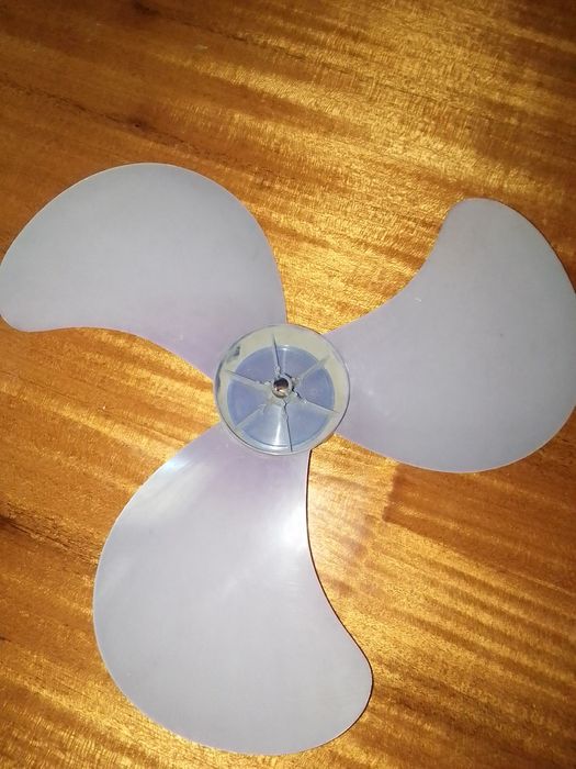 Крыльчатка от вентилятора.