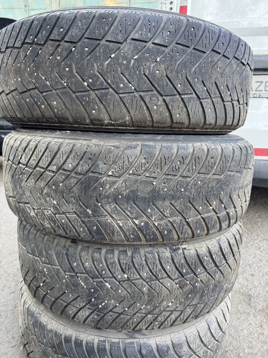 Продам комплект резины 225/60.18