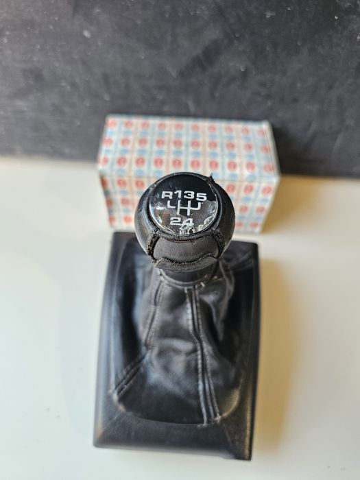 manson piele + nuca piele schimbator viteze volkswagen passat b4 

nuc