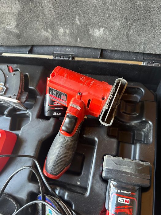 Polizor unghiular mini Milwaukee M12 FCOT
