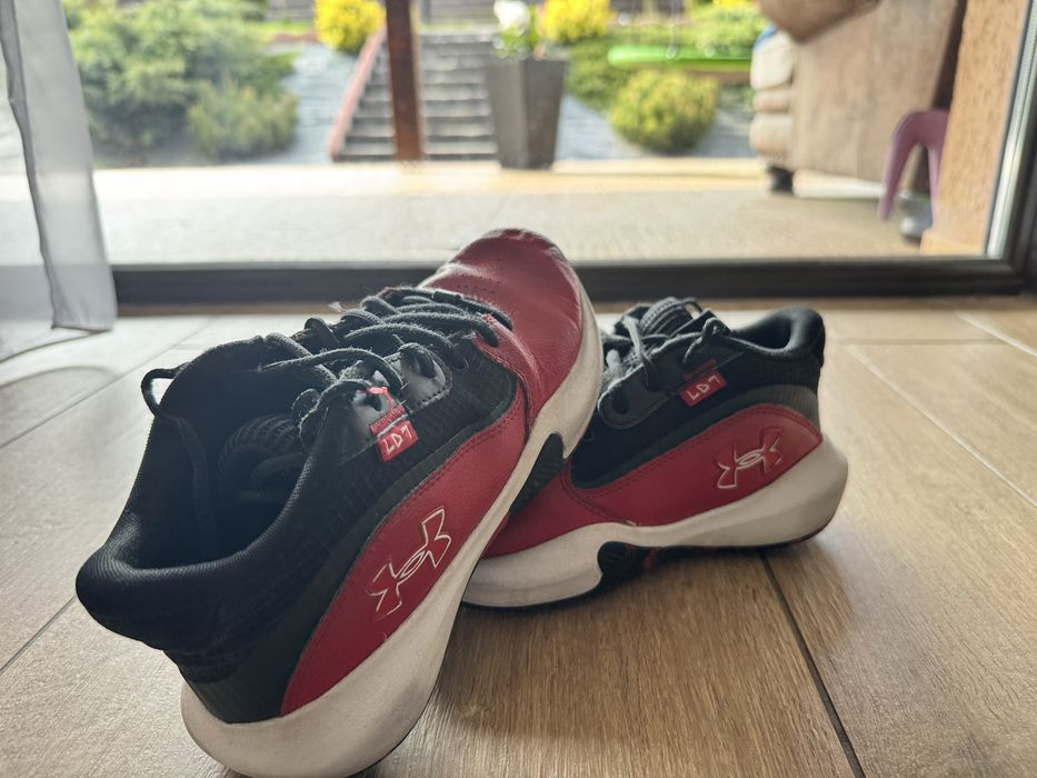 Under Armour copii marimea 37