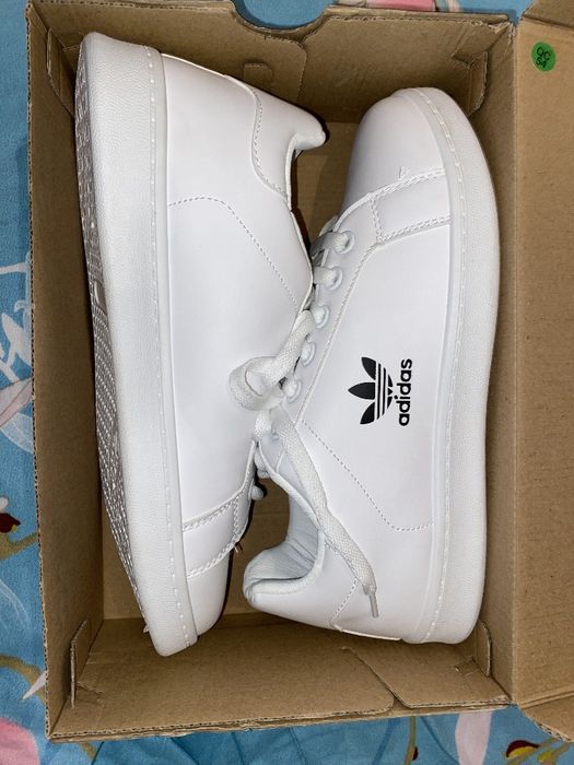 De vanzare adidasi