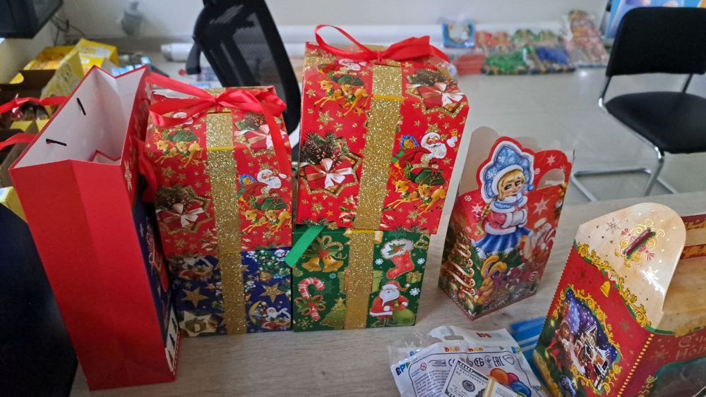 Продается новогодние подарочные упаковки