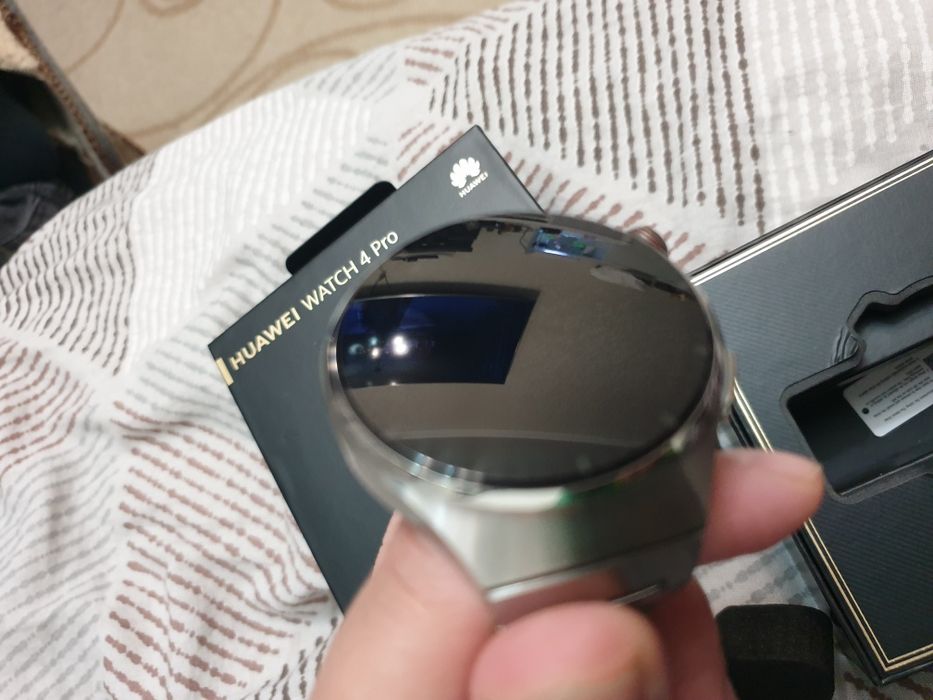 Часы наручные почти новые