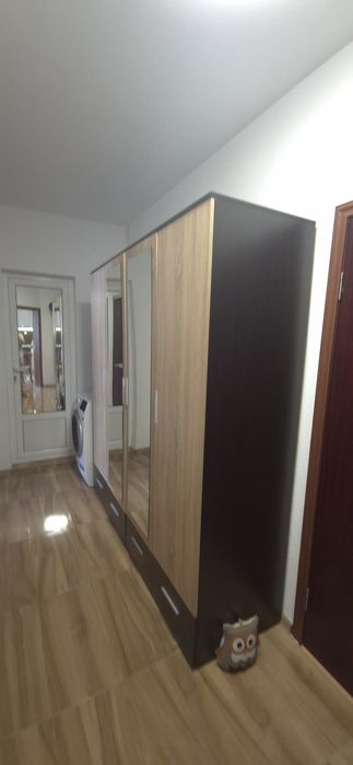 Гардероб с четири врати