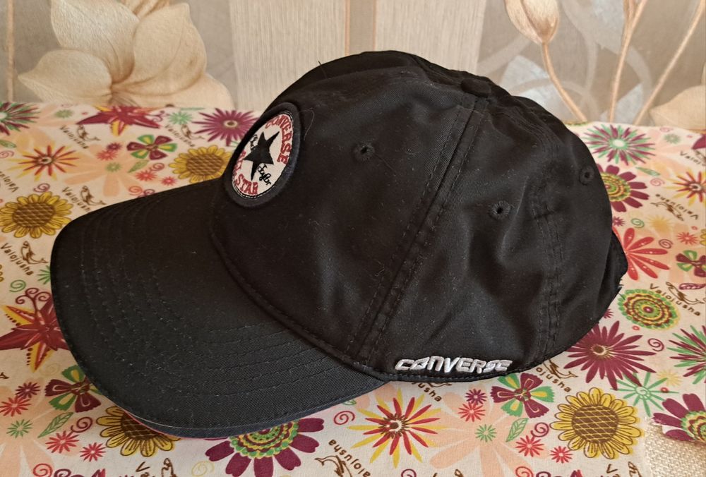 Кепка, продам новую черную кепку Converse.  Подойдет для любого стиля.