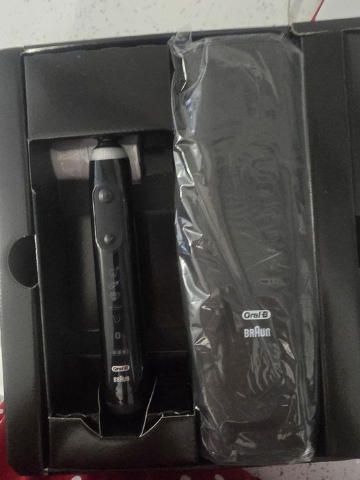 Periuța electrica Oral-B Genius 10000N