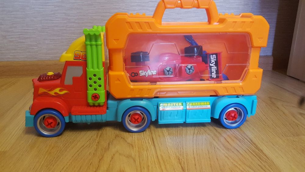 Игрушечная говорящая машина