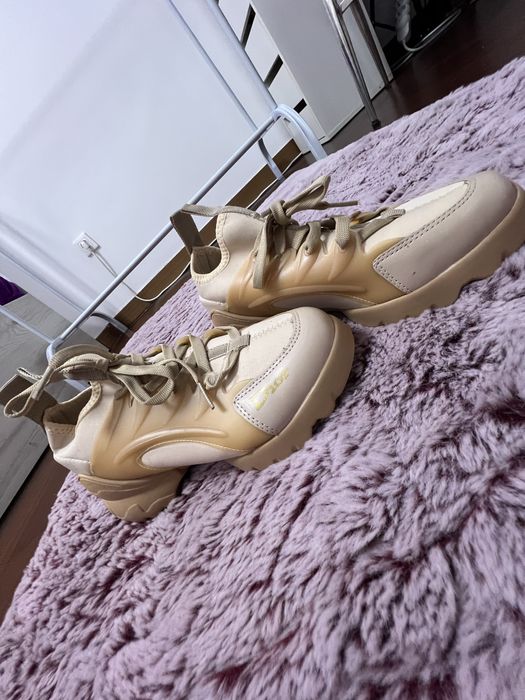 Adidasi bej masura 36