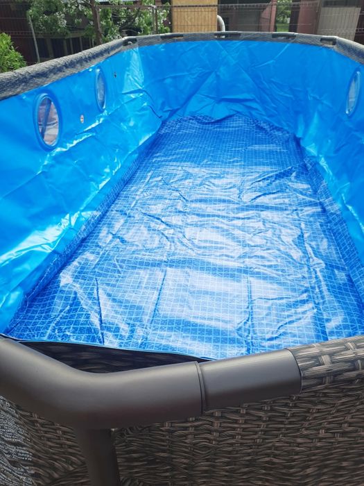 Vand Piscina foarte puțin folosită