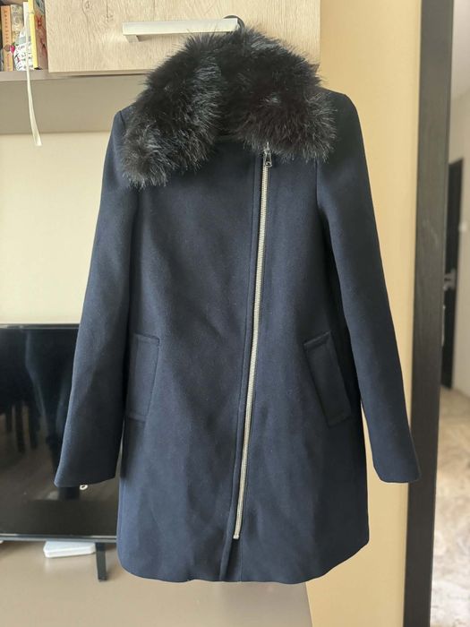 Тъмносиньо палто Mango