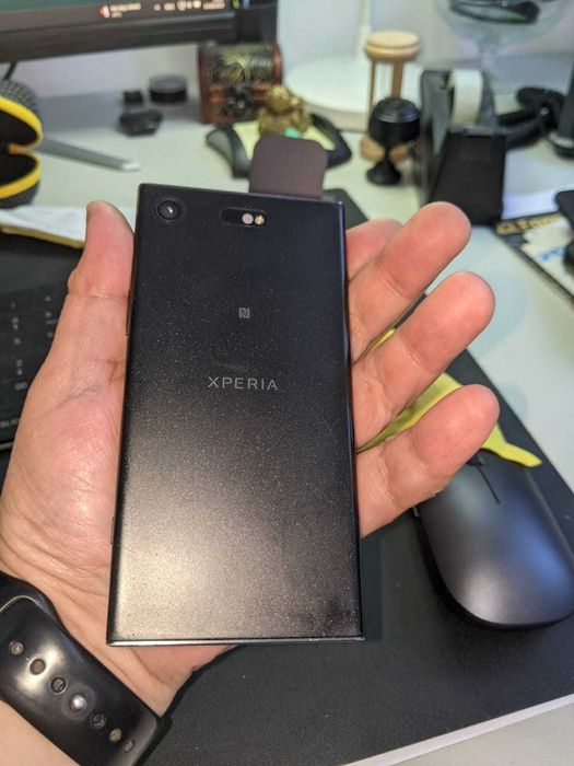 Продам компактный смартфон моноблок Sony XZ