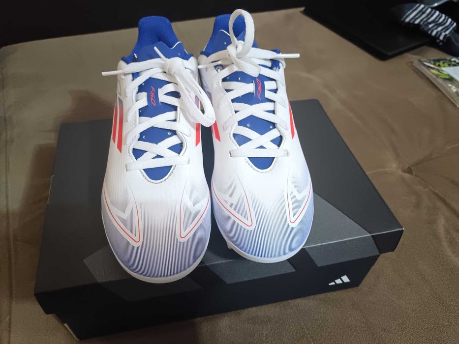 Бутонки Adidas нови!!! н. 36 и 2/3