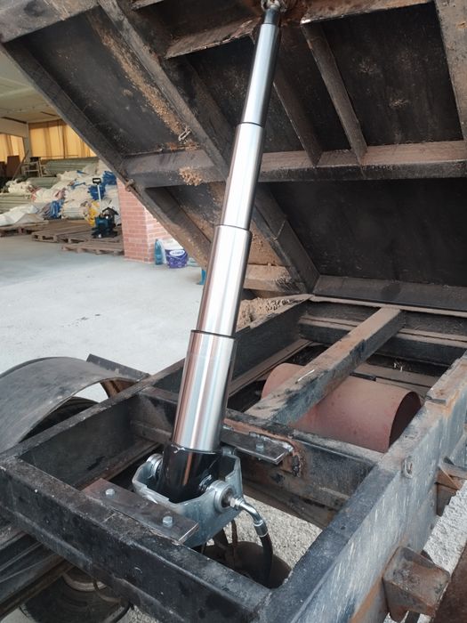 Nissan Atleon basculabil