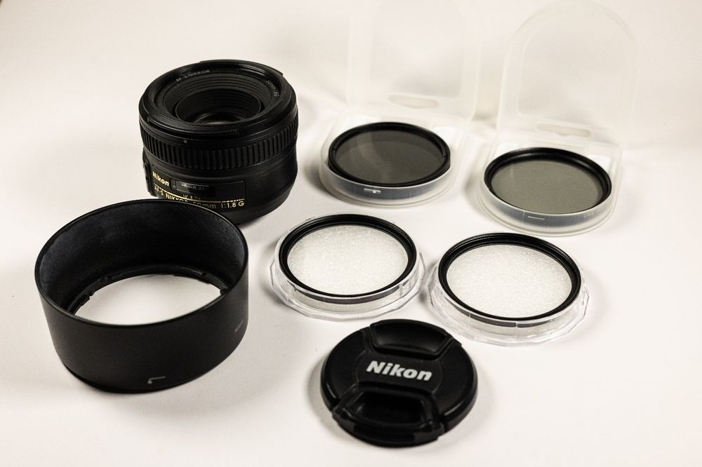 Nikon D5300 + Obiectiv 18-50 mm + Blitz SB600 + Nikor 50mm f 1.8