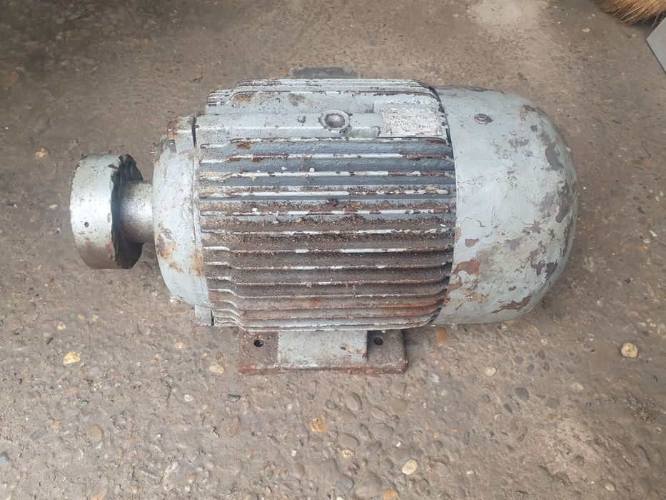 De vanzare 3 motoare trifazate