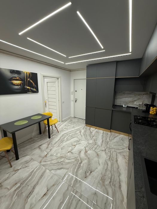 Închiriez apartament 2 camere, ultracentral, Statuia Nespalata, parter, utilat și mobilat Premium