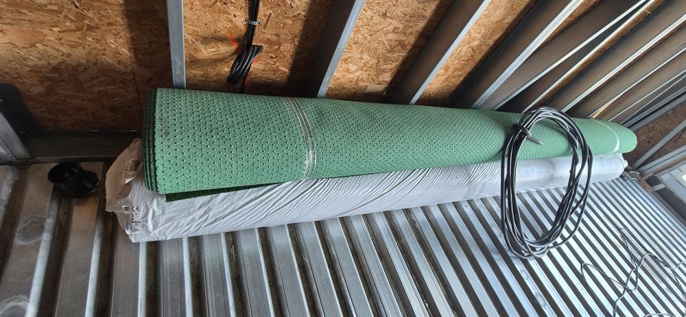 Mocheta verde noua, sul complet 64 mp (4 x 16 m)
